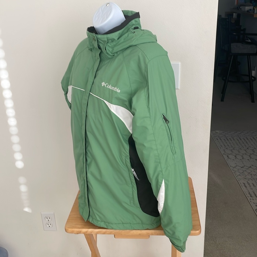 Columbia Green and White Jacket Size Medium - Picture 2 of 15